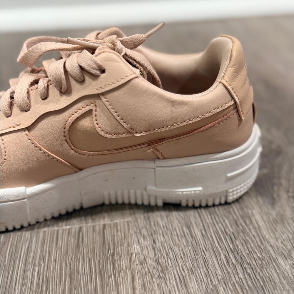 Nike Women's Light Pink Air Force One Sneakers Size 6 - Picture 5 of 12